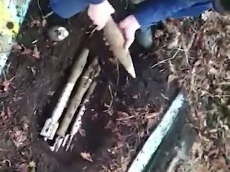 Прикордонники виявили в Донецькій області сховок із російською зброєю