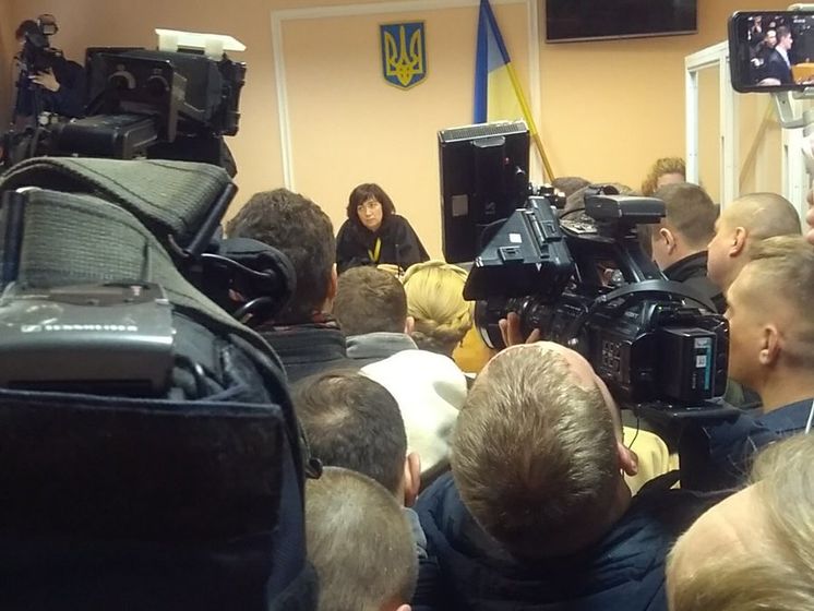 Саакашвили разрешили сидеть рядом с адвокатами в зале суда
