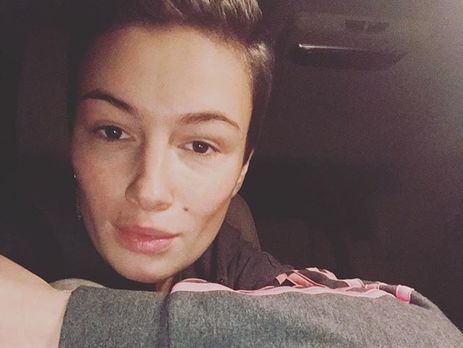 Приходько показала, как дети разрисовали ее руку