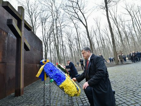Дуда і Порошенко в Харкові вшанували пам'ять жертв тоталітарного режиму. Фоторепортаж