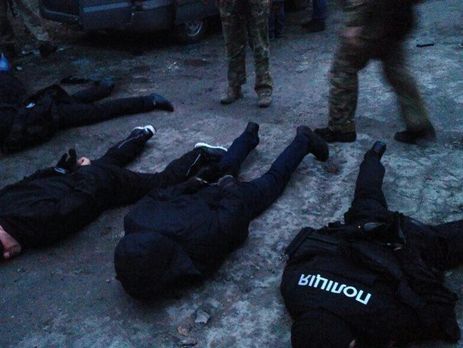 Поліція затримала в Запорізькій області банду з дев'яти осіб, одягнених у поліцейську форму