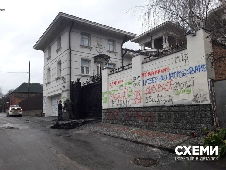 Активісти спалили шини під будинком Ставицького в Києві