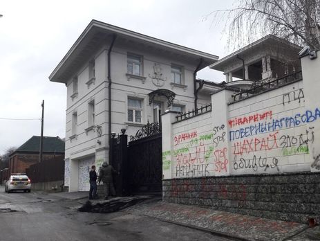 Ставицкий заявил, что дом, возле которого сегодня сожгли шины, ему никогда не принадлежал