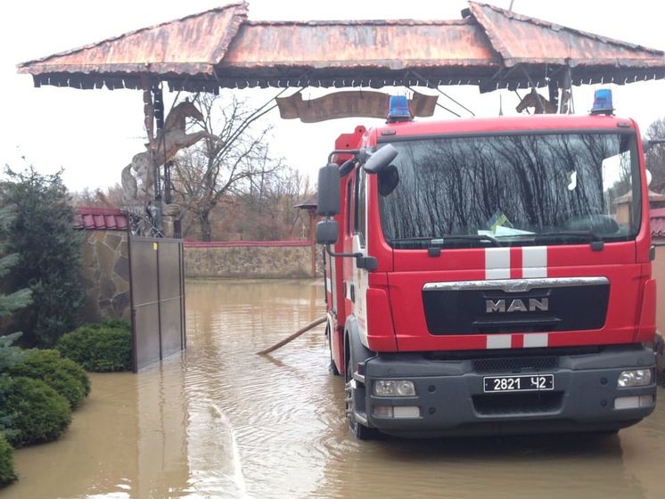 Паводок у Закарпатті. Підтоплено понад 800 домогосподарств, евакуйовано 146 жителів