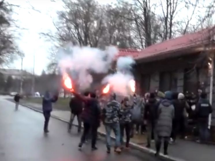 В Кременчуге произошли столкновения между "Национальным корпусом" и полицией