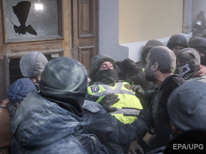 В результате столкновений у Октябрьского дворца пострадало 60 нацгвардейцев, 15 из них госпитализировано – Нацгвардия