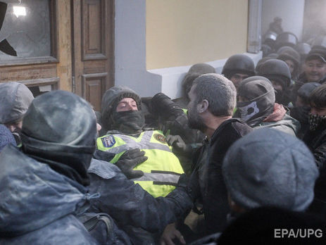 Крищенко о штурме Октябрьского дворца: Применялся не простой газ из баллончиков, очень много отравившихся