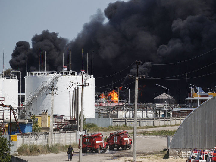 На бывшей нефтебазе БРСМ в Василькове начался пожар