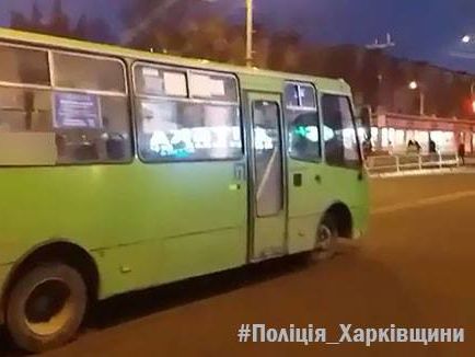 В Харькове нетрезвый мужчина угнал маршрутку и попал в ДТП