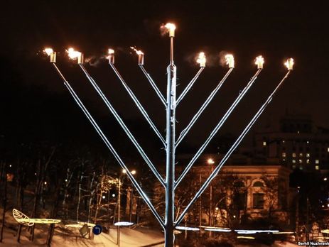 В Киеве зажгли главную ханукию страны