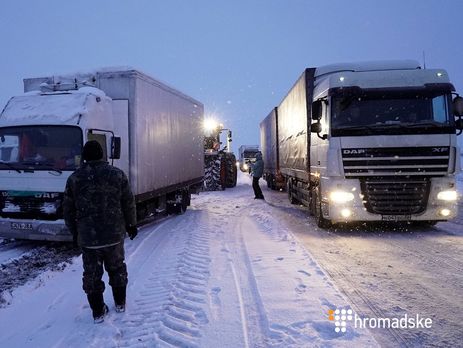 Проезд автотранспорта по трассе Киев – Одесса ограничили, движение по остальным основным дорогам свободно