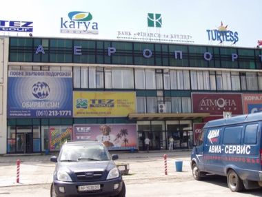 В аэропорту Запорожья пассажир попытался покончить с собой