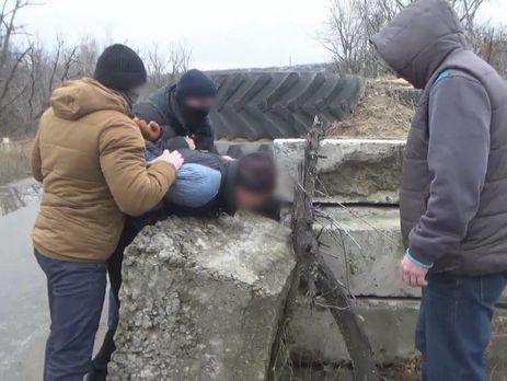 СБУ задержала на линии разграничения информатора террористической организации 