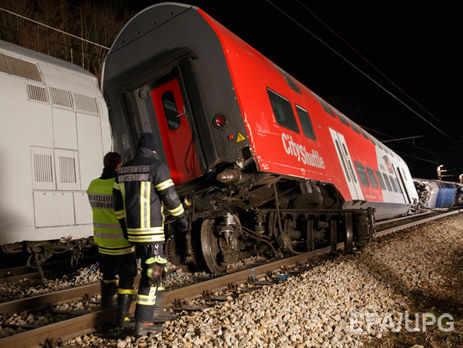 В Австрии столкнулись два пассажирских поезда. Фоторепортаж
