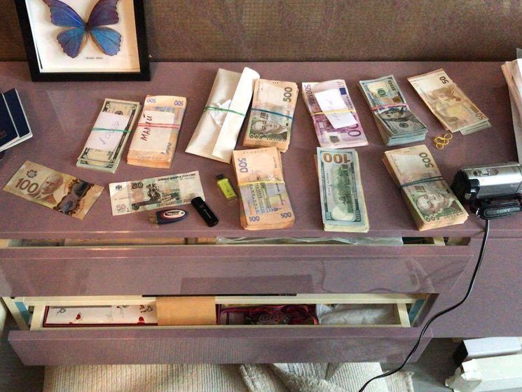Во время обыска в квартире в Киеве понятой похитил у подозреваемого 20 тыс. грн