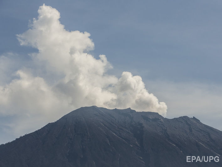 На Бали извергся вулкан Агунг