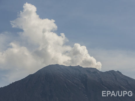 На Бали извергся вулкан Агунг
