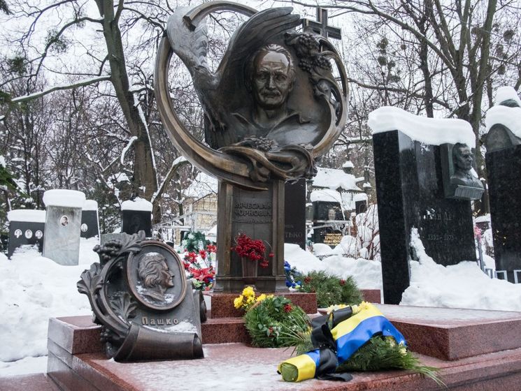 Порошенко: В'ячеслав Чорновіл надихає на перемогу в гібридній війні, розв'язаній проти України нащадками комуністичного режиму