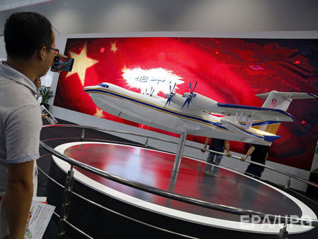 В Китае совершил пробный полет самый большой в мире самолет-амфибия. Видео