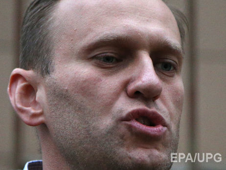 Навальний привіз у ЦВК документи для реєстрації кандидатом у президенти РФ