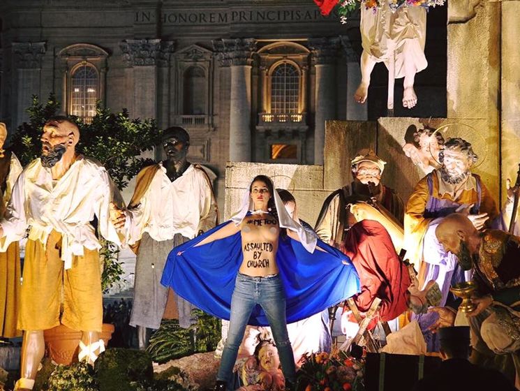 Femen провела акцию против насилия в отношении женщин во время рождественской службы в Ватикане