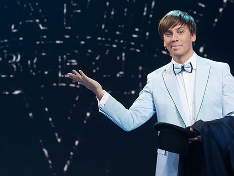 Лиза и Гарри Галкины слепили снеговика в образе сотрудника ГИБДД