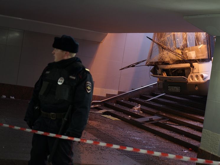 В Москве автобус въехал в подземный переход, пятеро погибших