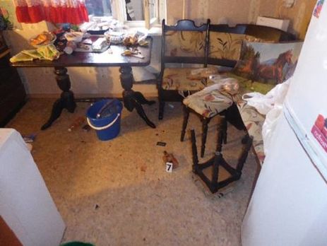 Киевлянин выпрыгнул с седьмого этажа, спасаясь от вооруженного ножом собутыльника, и выжил – полиция