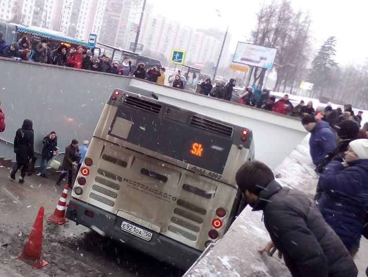 Водія автобуса, що в'їхав у підземний перехід у Москві, затримано