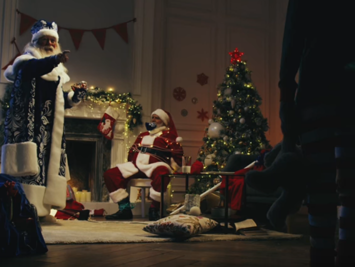 "Русские хакеры взломали Рождество": Russia Today выпустил ролик, в котором Дед Мороз связывает Санта-Клауса. Видео