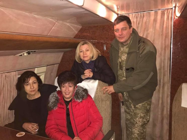 На Донбас для обміну затриманими вилетів літак із представниками влади України