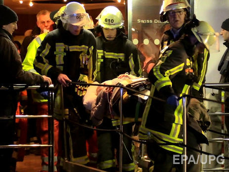 В Германии туристический теплоход врезался в опору моста, около 30 пострадавших