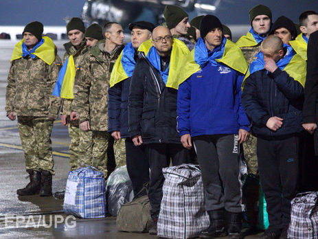 Минсоцполитики намерено выплатить по 100 тыс. грн каждому украинцу, освобожденному в рамках обмена 27 декабря