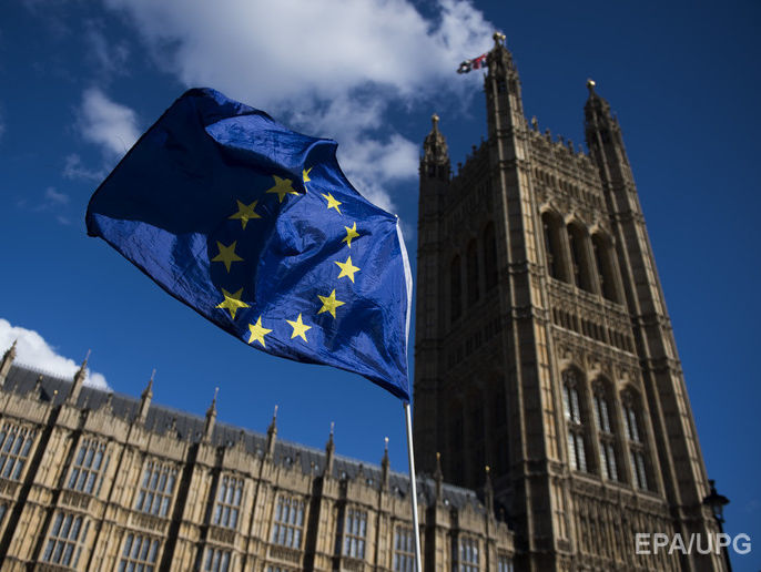 Парламент Британії пригрозив Facebook і Twitter санкціями