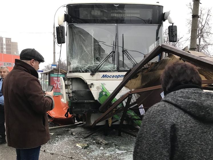 У МНС РФ спростували інформацію про загиблих унаслідок наїзду автобуса на зупинку в Москві