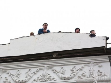 Миша на крыше, Надя пляшет под Сердючку. Пять самых ярких видео 2017 года с украинскими политиками
