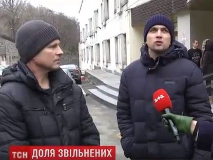 "Я залишився без нічого, навіть повертатися страшно". Деякі звільнені на Донбасі заручники потребують матеріальної допомоги. Відео