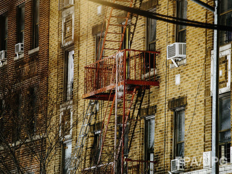 Причиной пожара в жилом доме Нью-Йорка, в котором погибли 12 человек, стала игра ребенка с кухонной плитой