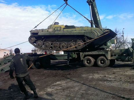 На полигоне Широкий Лан за год отремонтировали около 600 единиц поврежденной на Донбассе военной техники. Фоторепортаж