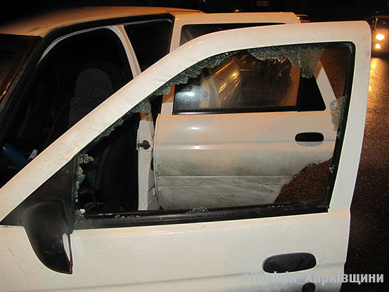 У Харкові троє з молотками напали на водія авто та забрали в нього $30 тис.