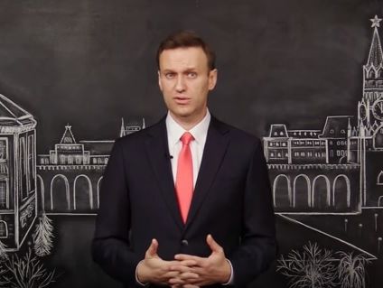 Навальний записав новорічне звернення на тлі намальованого за спиною Кремля
