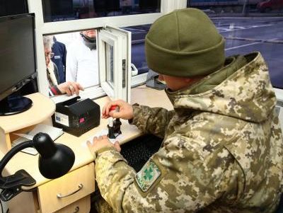 С 1 января Украина вводит фиксацию биометрических данных граждан России