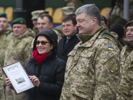 У 2017 році Порошенко відзначив держнагородами майже 6 тис. осіб, зокрема 2 тис. учасників АТО – ЗМІ