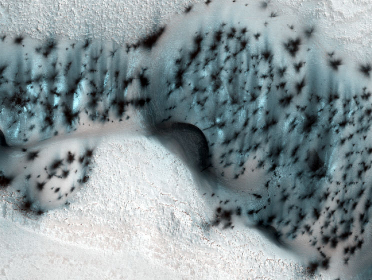 NASA показало знімок засніженого Марса