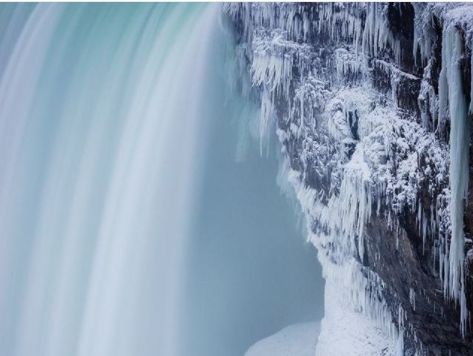 Ниагарский водопад частично замерз из-за аномальных холодов