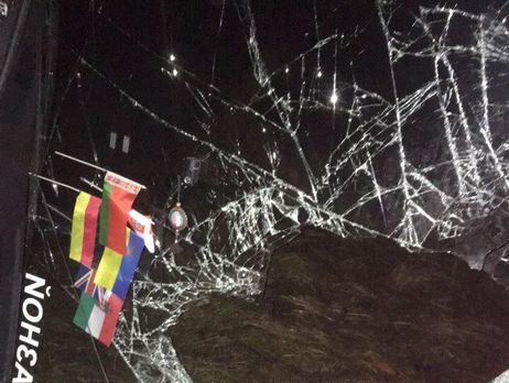 Під Києвом перекинувся автобус із дітьми з Білорусі: водій заснув за кермом