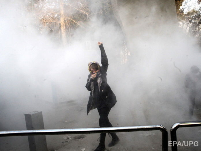 В Иране государственные СМИ заявили о гибели во время протестов 12 человек