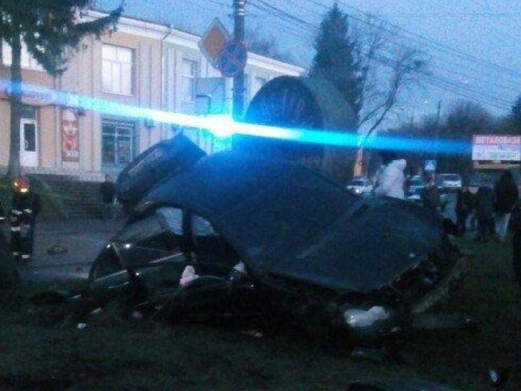 В Хмельницкой области автомобиль сбил 21-летнюю мать с ребенком, женщина погибла на месте