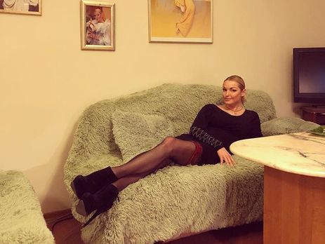 Волочкова показала вертикальный шпагат и грудь в декольте