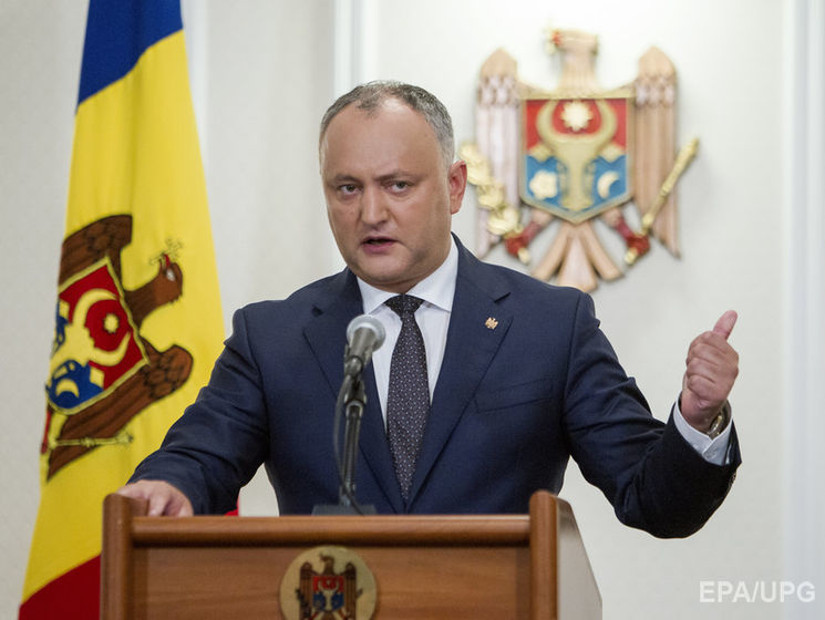 Конституційний суд Молдови тимчасово відсторонив Додона від посади президента